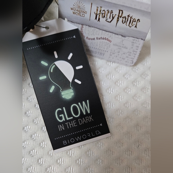 Harry Potter Hogwarts Glow in the Dark Purse NWT - Picture 3 of 4